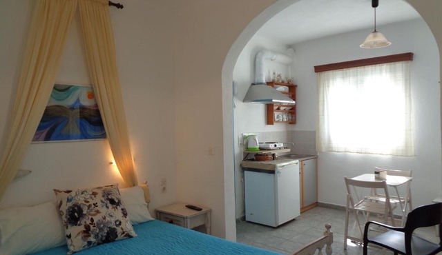 ostria studios - molos in Alopronia