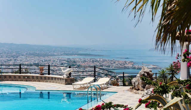 Outstanding Villa Paparouna with large private pool in Chania