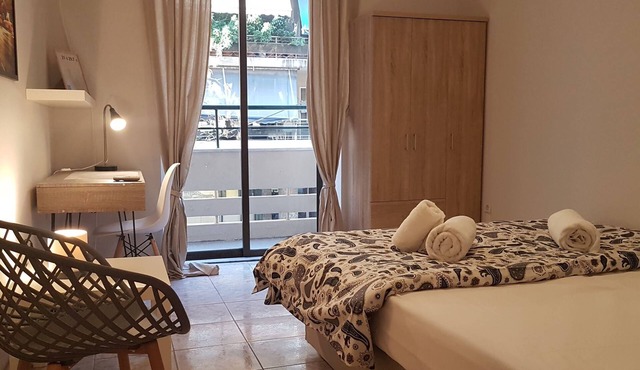 Palette Apartment (Bamboo) - Athens Center, 6 BD, 3 BATH in Athina