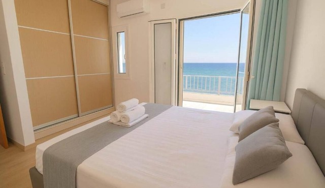 Panorama Beachfront Suite With Jacuzzi & Sea View in Kythira
