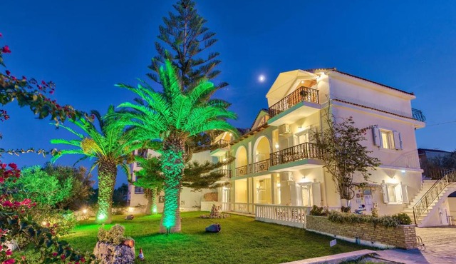 Panorama Studios & Apartments in Amoudi