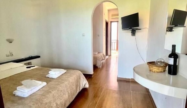 Paradise Hotel in Aristotelis