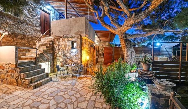 PefkoPetro Loft in Chania