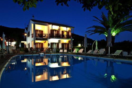 Pegasus Apartments in Stafylos