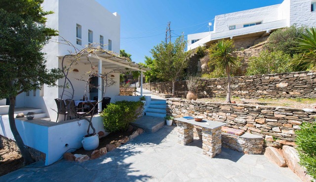 Peristeronas House