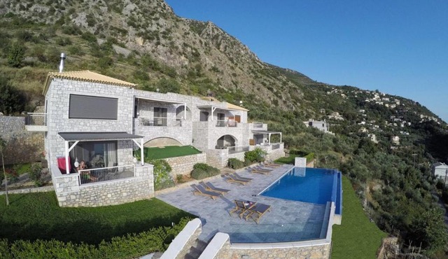 Petra Thea in Kalamata
