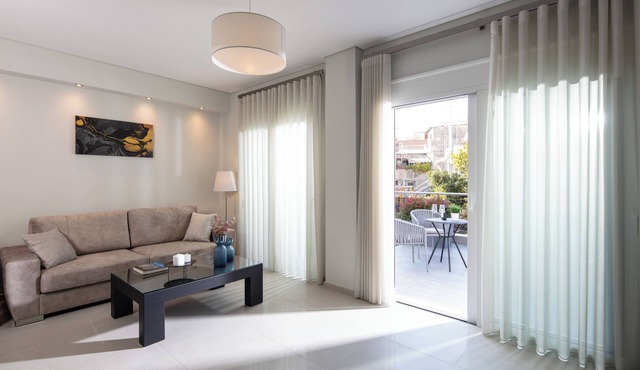 Piccadilly House in Arta
