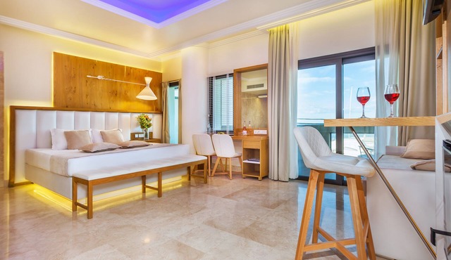 Porto Marine Hotel in Dio-Olympos