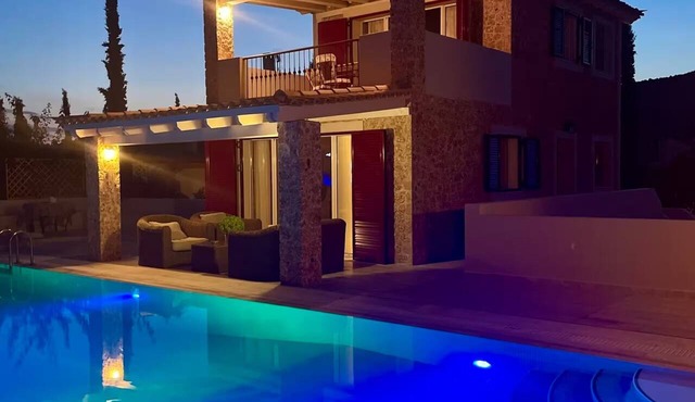 Premium 5-Bedroom Villa in Ermioni with Private Pool & Sea View in Akti Idras