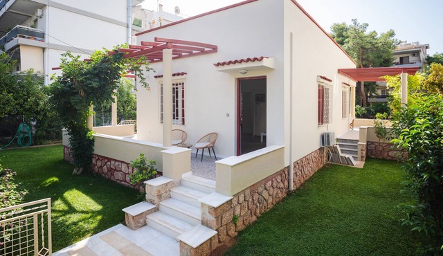 Private house - Garden - Glyfada. in Glifada