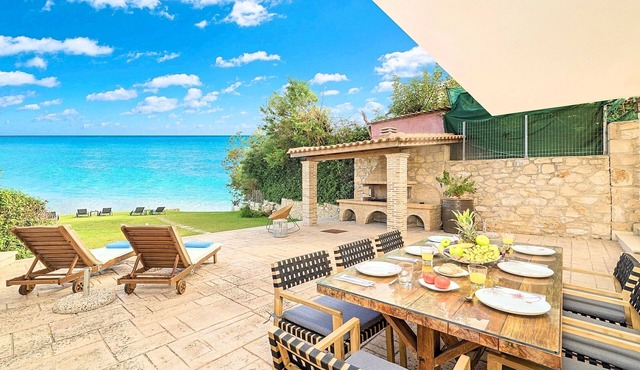 Psarou Beach House - Four Bedroom Villa, Sleeps 8 in Ionian Islands