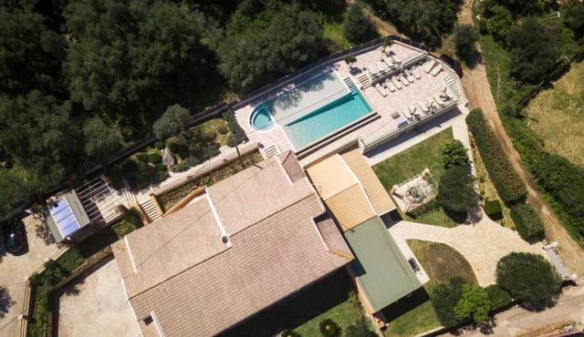 Pyramid City Apartments in St. Spyridon Corfu