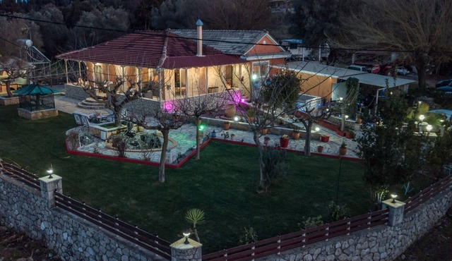 Quiet private house with large kitchen and large living areas in Marantochori