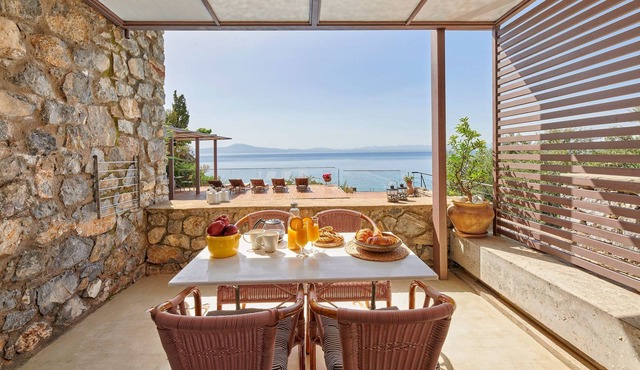 R 3036 Villa Everett with Private Balcony, Sea view & Soundproof Windows. in Kitries