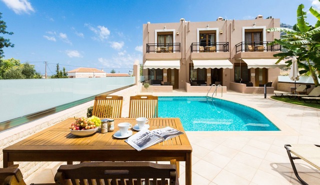 R 594 Luxury and Stylish Suite With Swimming Pool with AIR CON in Vlichada
