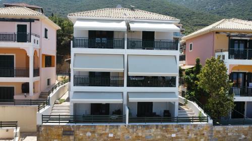 Reis Villa in Nikiana