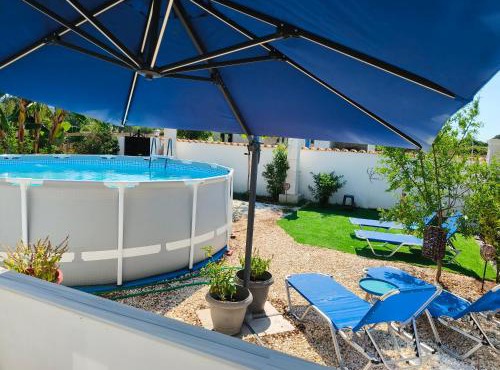 Relaxrooms, 1 queen size bed, swimming pool in Agios Georgios
