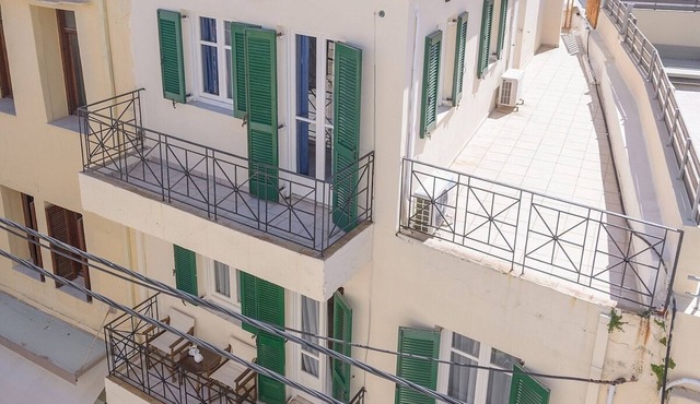 Renovated & Spacious Apartment in the Historical Centre of Rethymno - A/C, Wi-Fi, 2 Balconies! in Rethymnon