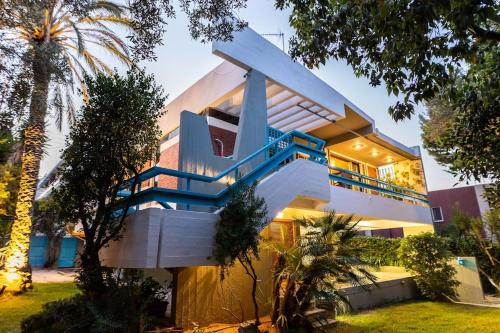 Retro House in Rafina