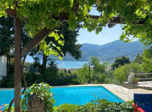 Romantic Lemonia Cottage with private pool & stunning sea view in Skopelos Town