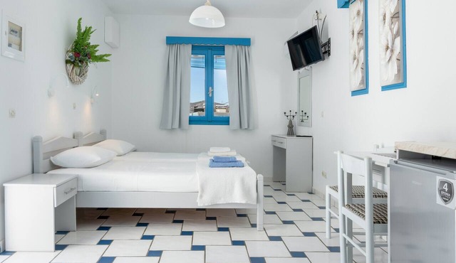 Room 'Giavasi Seaside 2' with Sea View and Balcony in Finiki