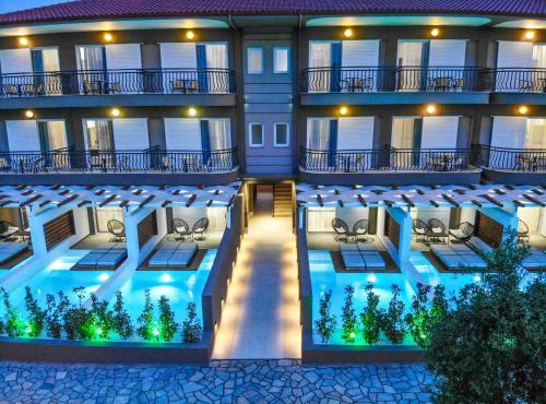 Royal Hotel and Suites in Polychrono