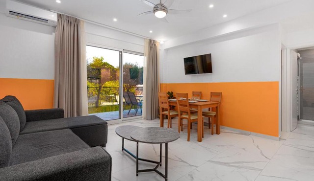 Saffron Apartment - Hellenic Apartments Avlona in Oinófita