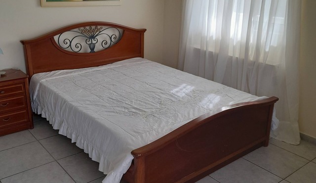 Sarah's studio is 10 minutes from the sea and 12 minutes from the airport. in Koropi