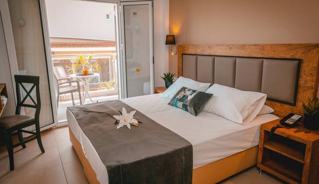 Sarantis Hotel in Kassandra