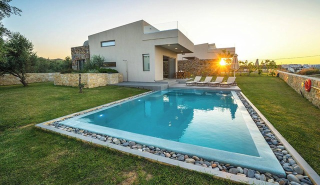 Scias Estate Chania: Walk to Beach & Shops/2 Villas/2 Private Pools in Agia Marina