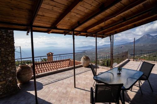 Sea & Mountain - Mani Serenity Retreat in Plátsa