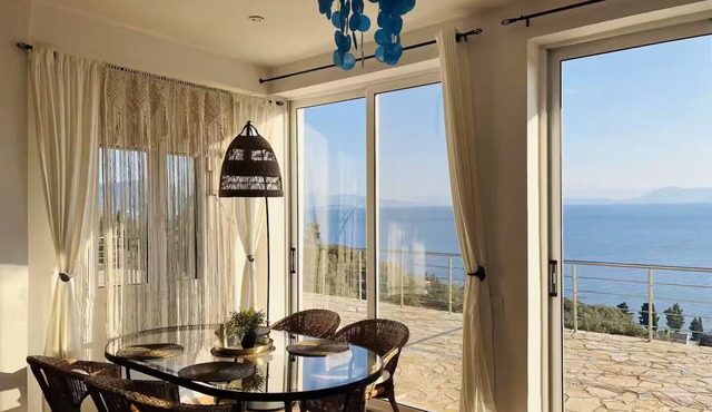 Seabreeze Studio, Stunning Sea and Mountain View in Chlomos