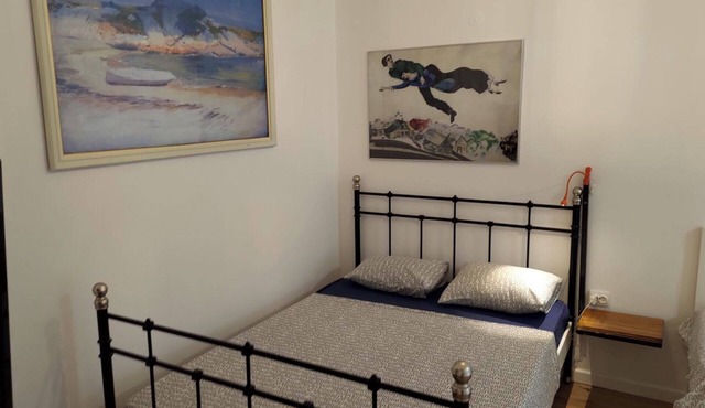 Seafront Apartment - Sleeps 13 - Parking - Balcony in Thessaloniki