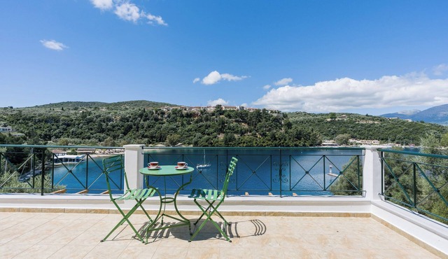 Seafront plot villa, seaviews, p-pool, walk to beach - Villa Argiri, Meganisi in Meganisi
