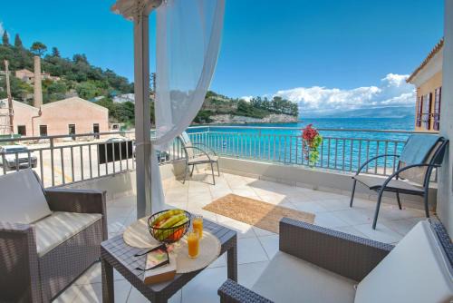Seafront studio in Longos