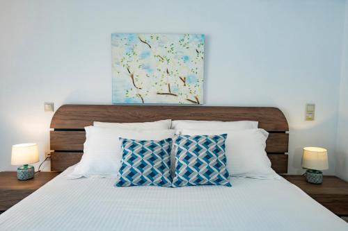 Seascape Village - Spacious 3-Bed Apartment with Private Garden and Parking in Kalithies