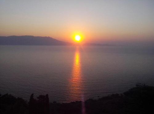 Seaview Studio in beautiful setting, west from Chania in Platanias