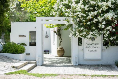 Skiathos Holidays Suites & Villas in Vromolimnos