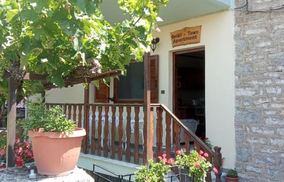 Small Town Apartment in Konitsa