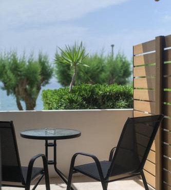 Sole e Mare A1 Beachfront Sea View Apartment in Koutsourás