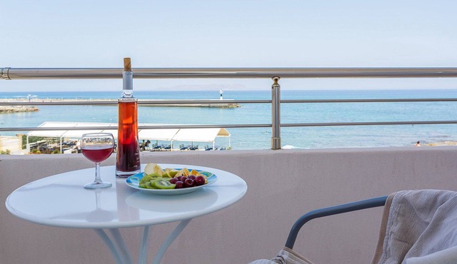 Sole Mare Seaside Apts- Seaview studio (3) in Κάτω Γούβες