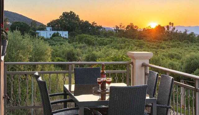 Solena - Garden Escape with Views near Chania in Tsikalaria