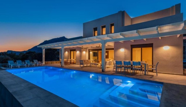 Solis Lindos Villa