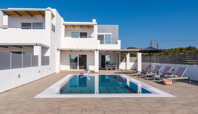 South Beach Villas - 2 bedroom sea view with heated pool