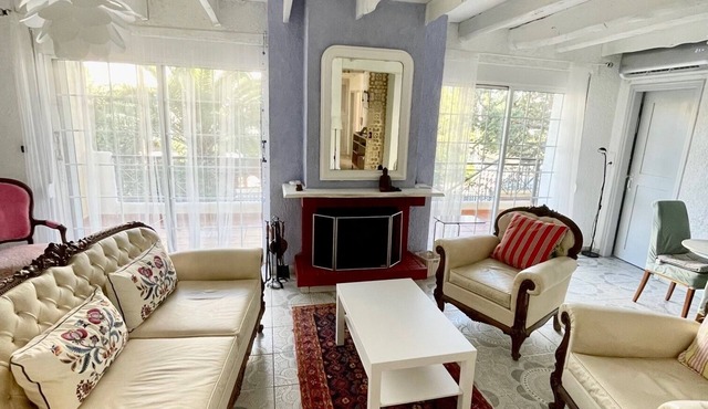 Spacious 3-bedroom apartment with AC, WiFi in charming Glifada in Glifada