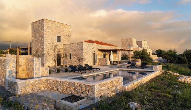 Spacious 4-bedroom villa in serene Areopoli with AC in Areopoli