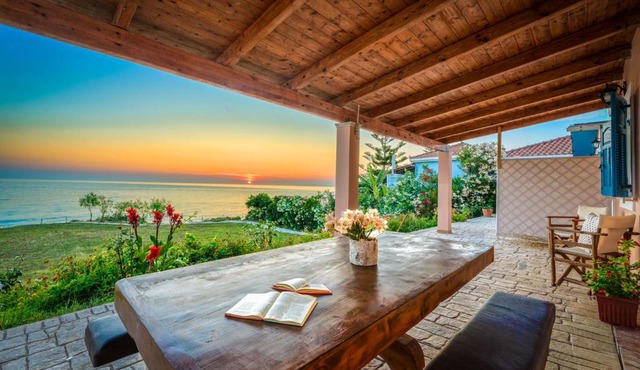 St Harry's Windmill - Seafront Apartments in Tragaki
