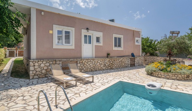Stathis Home Apartment with Mountain View, Wi-Fi, and Air Conditioning in Exanthia