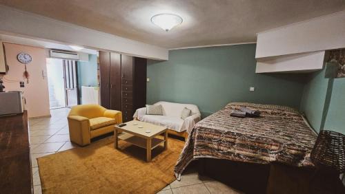 Stone cottage in Chalkida