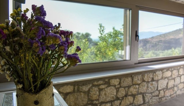 Stone Studio With Sea Views Near the Beach in West Mani